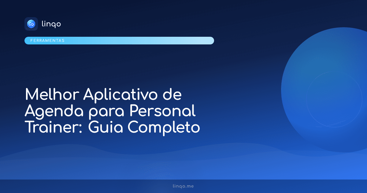Personal trainer organizando sua agenda de alunos no smartphone durante treino em academia