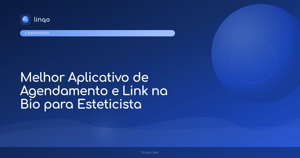 Esteticista a atender cliente em gabinete profissional em Maputo com telemóvel a exibir o aplicativo de agendamento do Linqo