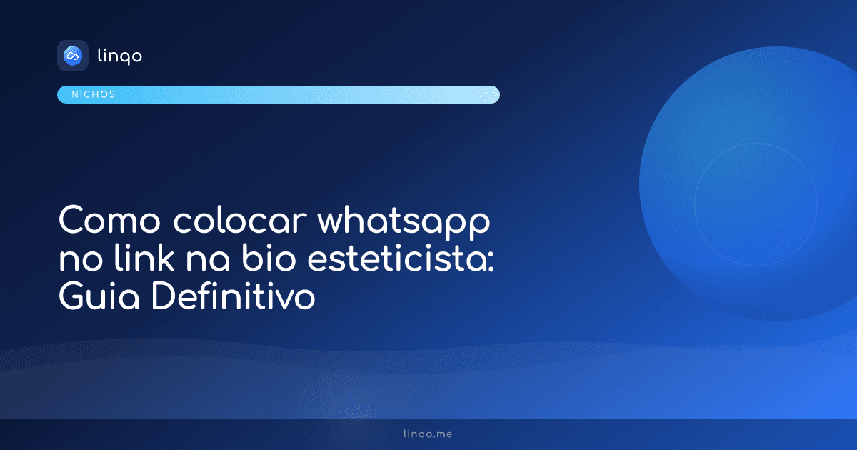 Esteticista organizando agendamentos de procedimentos estéticos no celular e notebook