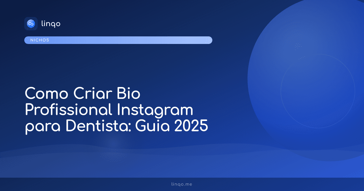 Dentista sorrindo em consultório moderno utilizando celular para ajustar perfil profissional do Instagram