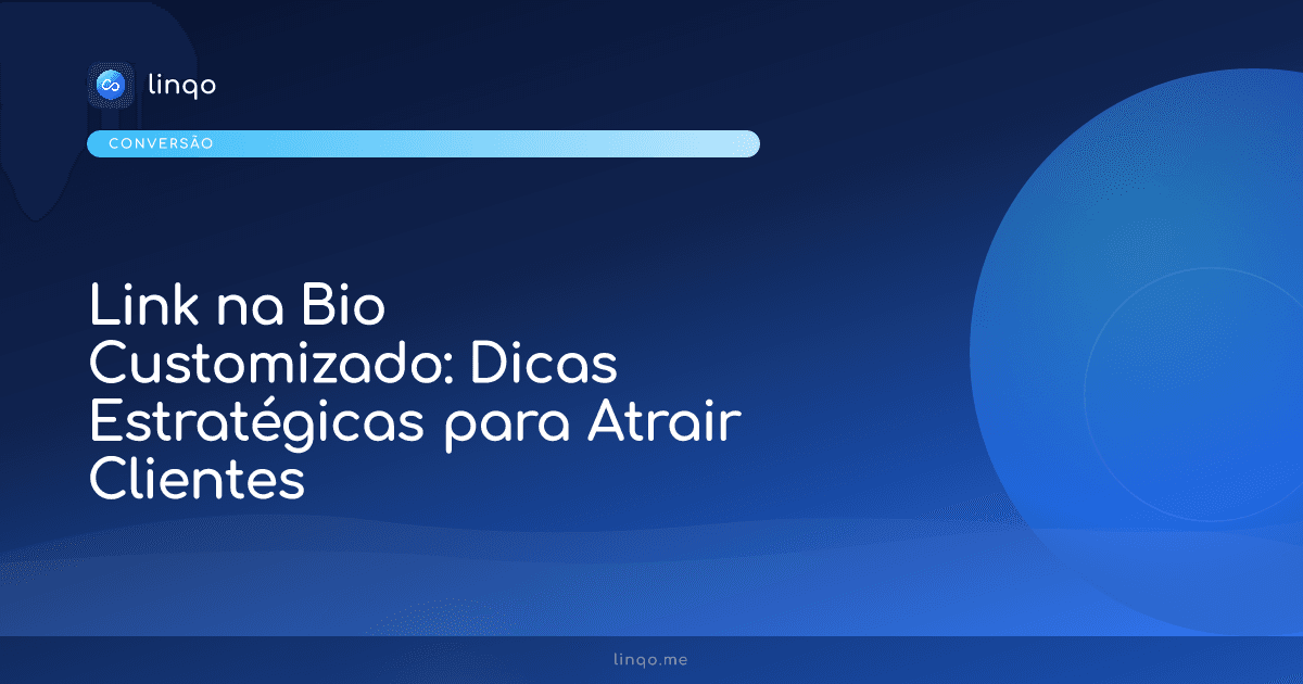 Profissional segurando um smartphone visualizando uma página de link na bio customizado e moderna